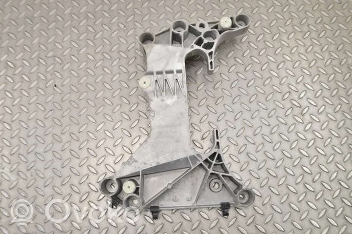 BMW 5 G30 G31 Supporto di montaggio scatola del cambio 6861580