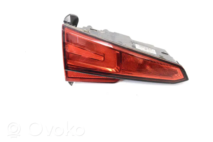 Audi A4 S4 B9 Lampy tylnej klapy bagażnika 8W5945075A