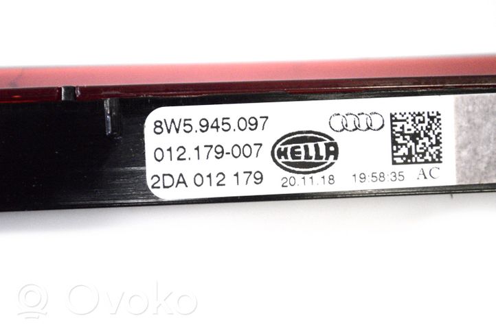 Audi A4 S4 B9 Trzecie światło stop 8W5945097