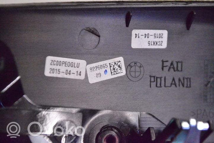 BMW 2 F22 F23 Ramka schowka deski rozdzielczej 9226065