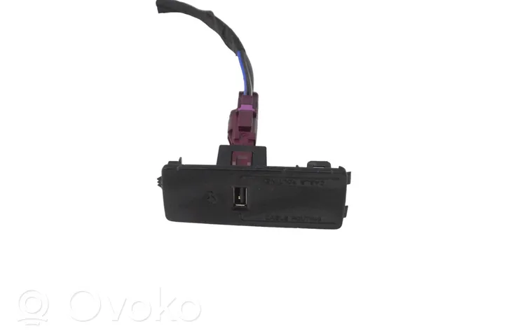 Volvo S90, V90 Connettore plug in USB 31497152