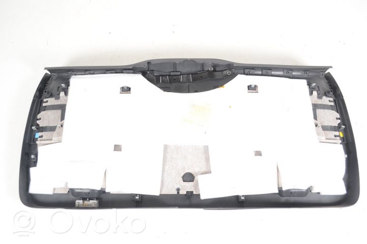 Volkswagen Touareg I Takaluukun koristelista 7L6867601M