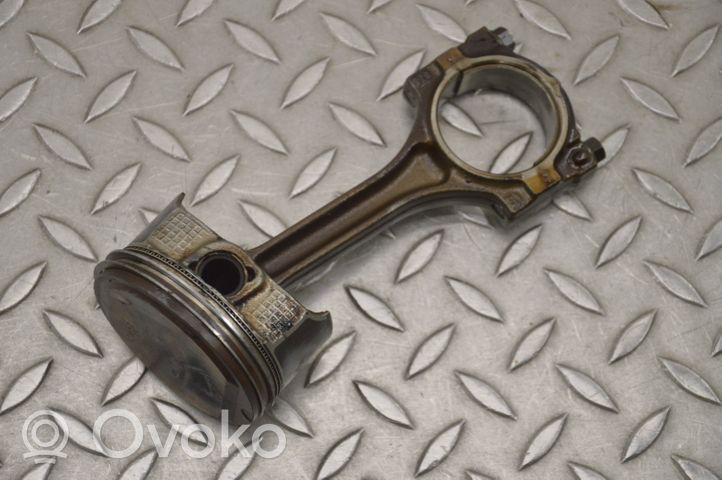 Opel Vectra C Piston 674