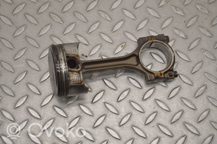 Opel Vectra C Piston 674