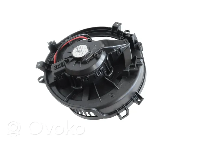 Volkswagen Golf VIII Ventola riscaldamento/ventilatore abitacolo 5WC819021A