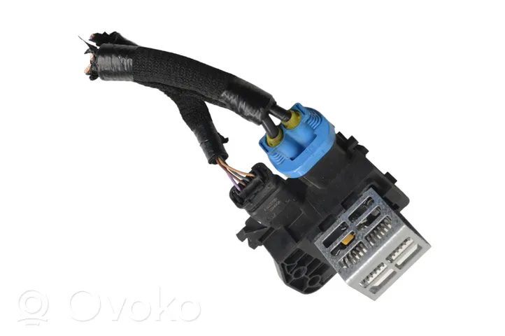 Peugeot 208 Coolant fan relay 9847019780