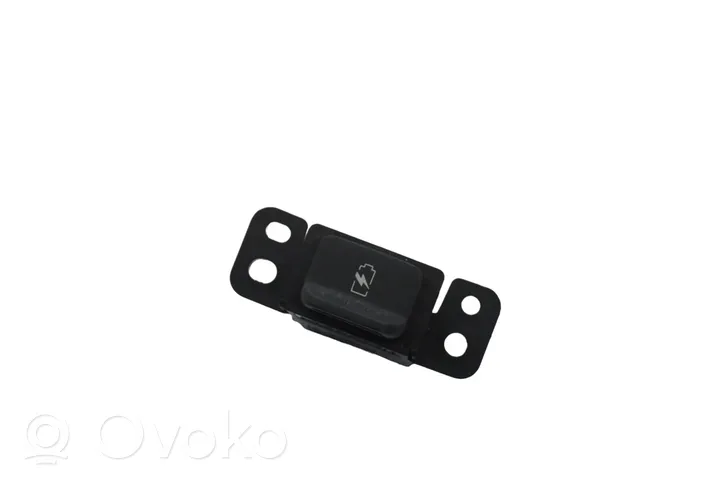 Nissan Juke II F16 USB-pistokeliitin CBC0033030010