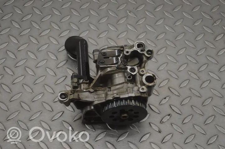 Volkswagen PASSAT B8 Oil pump 04L145208H