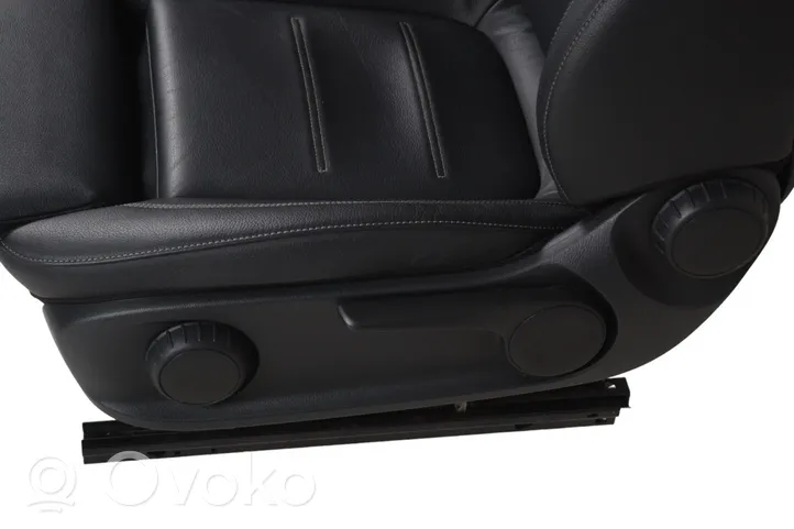 Mercedes-Benz CLA C118 X118 Fotele / Kanapa / Komplet 