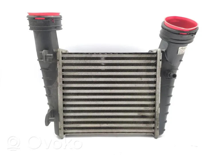 Volkswagen Passat Alltrack Starpdzesētāja radiators 3B0145805D