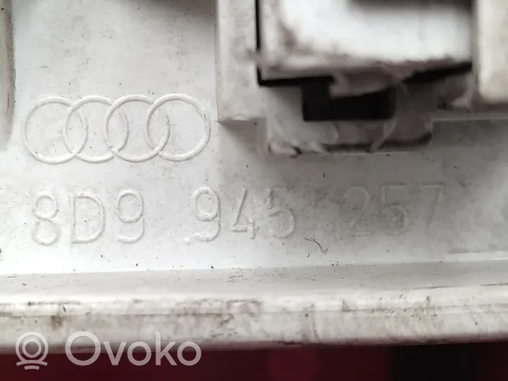 Audi A4 Allroad Takavalon polttimo 8D9945095D