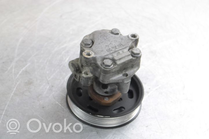 Volkswagen Golf V Ohjaustehostimen pumppu 2K0422154A