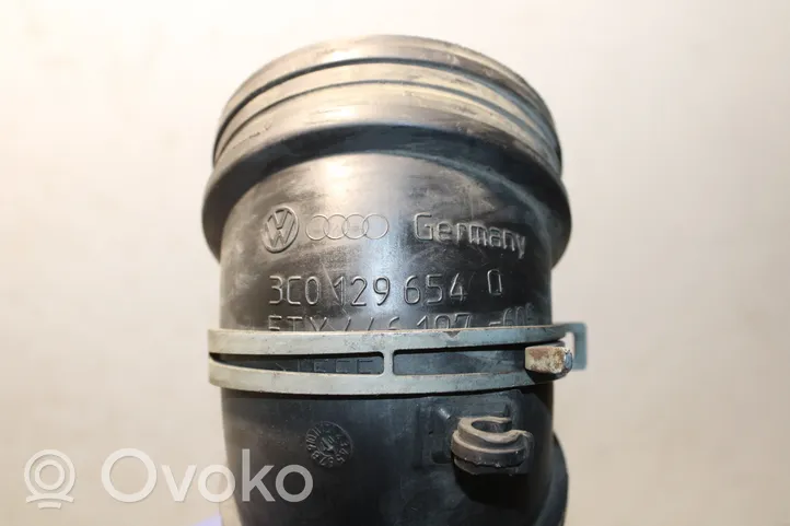 Volkswagen PASSAT B6 Rura / Wąż dolotowy powietrza turbiny 3C0129654Q