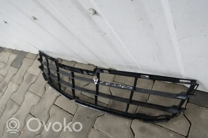 Toyota Previa (XR10, XR20) I Grille inférieure de pare-chocs avant 53112-28210