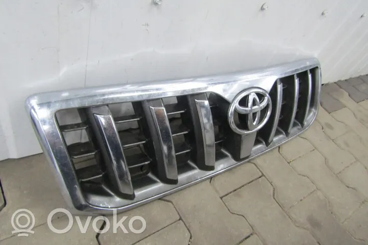 Toyota Land Cruiser (J200) Grotelės priekinės 53111-60500