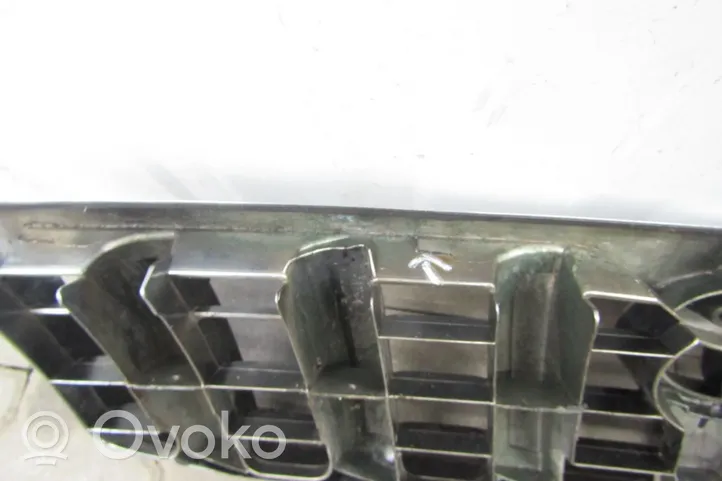 Toyota Land Cruiser (J200) Grotelės priekinės 53111-60500