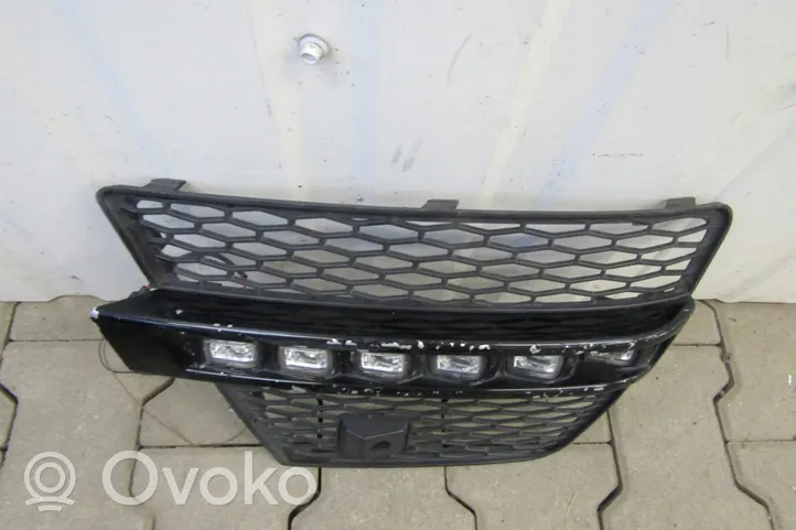 Land Rover Range Rover Sport L494 Etupuskurin alempi jäähdytinsäleikkö 