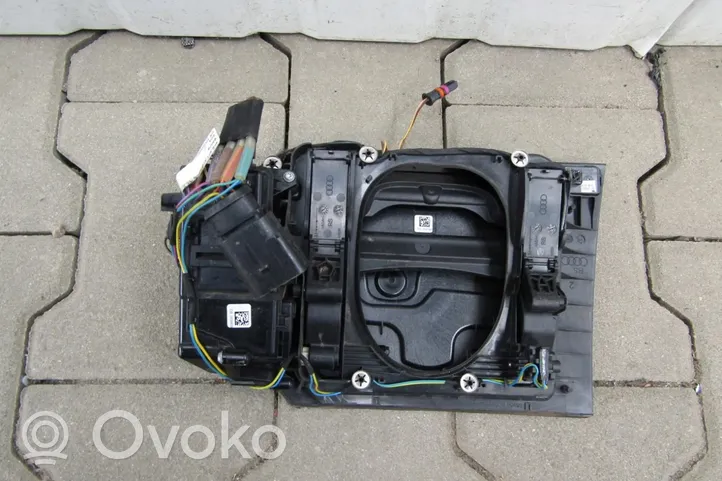 Audi e-tron Sähköauton latauspistorasian kansi 4KE810002