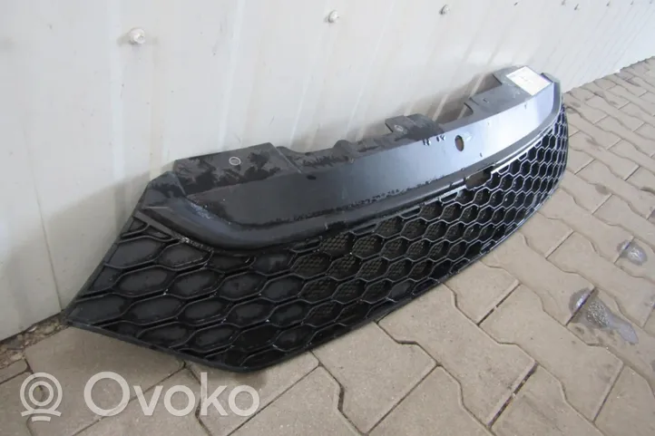 Iveco Daily 6th gen Atrapa chłodnicy / Grill 5801587018