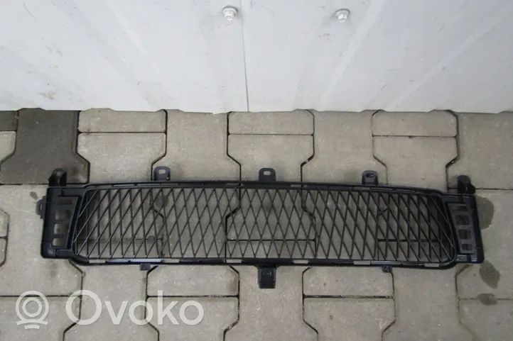 Lexus IS IV XE40 Grille inférieure de pare-chocs avant 53112-53130