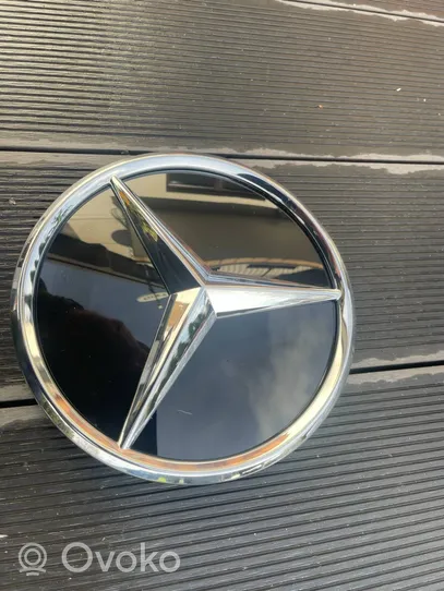 Mercedes-Benz CLA C118 X118 Emblemat / Znaczek A0008881000