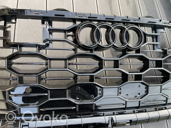 Audi RS Q8 Grotelės priekinės 4M8853651BK