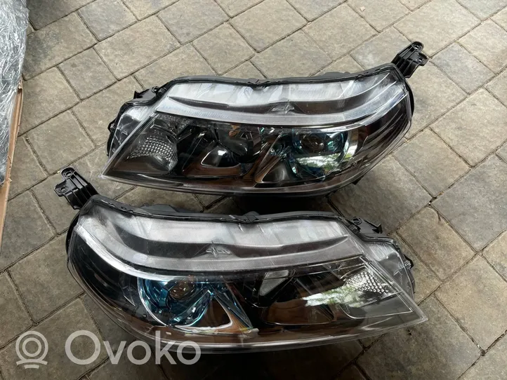 Suzuki Vitara (LY) Lampa przednia 10018095