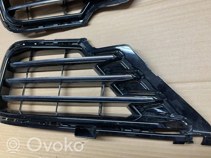 Volkswagen Touareg II Grille antibrouillard avant 7P6853666G