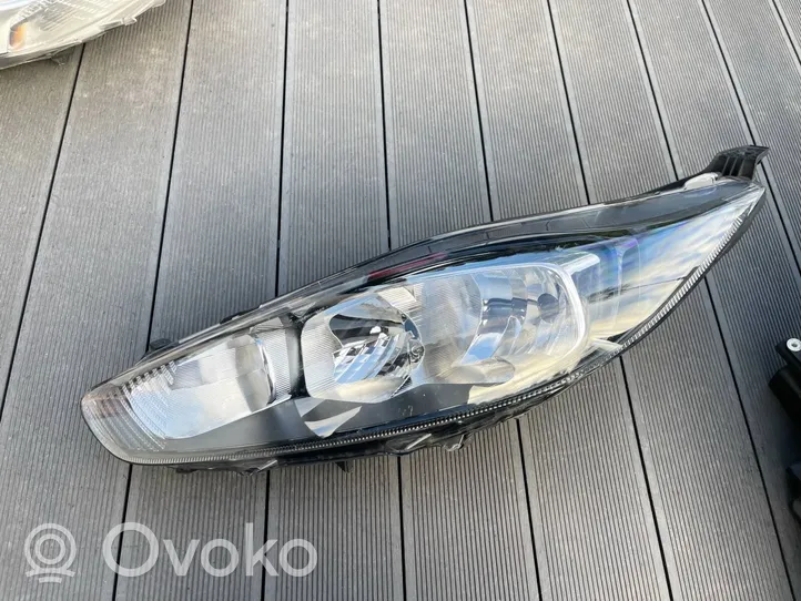 Ford Fiesta Lampa przednia C1BB-13W030-AE