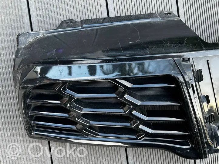 Nissan Qashqai Grille calandre supérieure de pare-chocs avant 62310BR00A