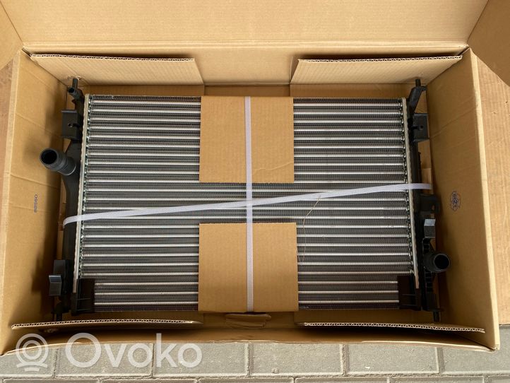 Peugeot 3008 II Radiateur de refroidissement 636014