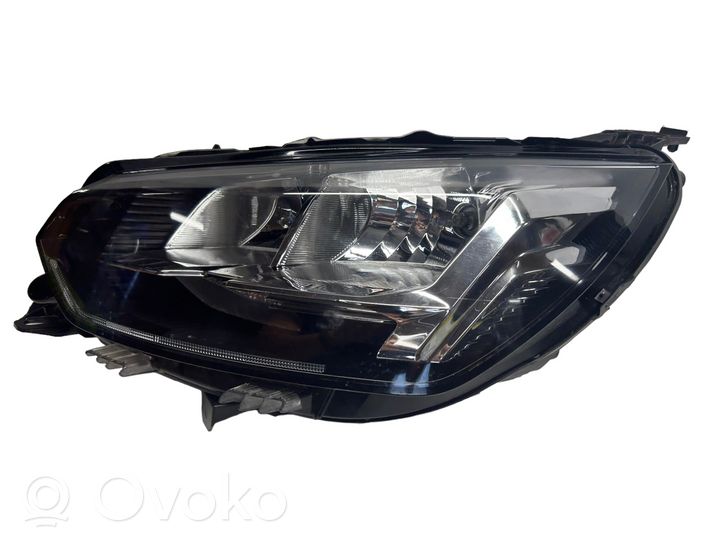 Peugeot 208 Lampa przednia 9823194080