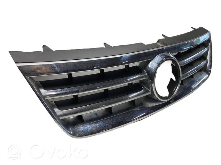 Volkswagen Touareg I Grille calandre supérieure de pare-chocs avant 7L6853651A