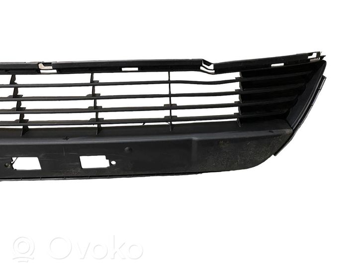 Toyota Avensis T270 Grille calandre supérieure de pare-chocs avant 5311205090