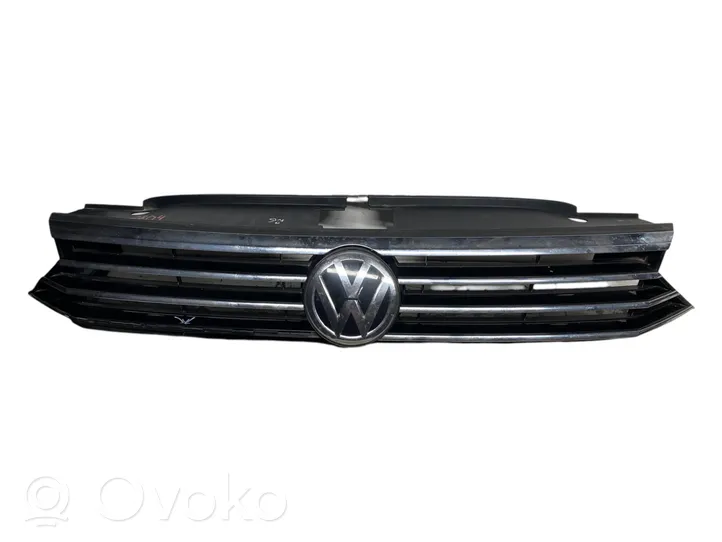 Volkswagen PASSAT B8 Grotelės viršutinės 3G0853653