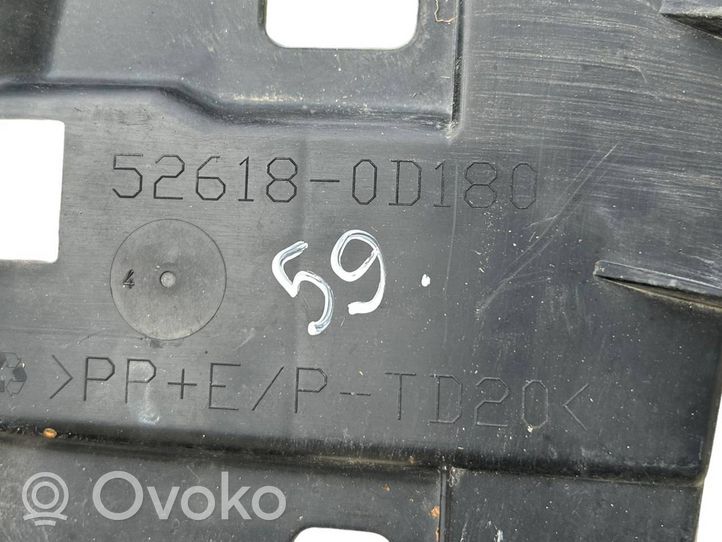 Toyota Yaris XP210 Osłona pod zderzak przedni / Absorber 526180D180