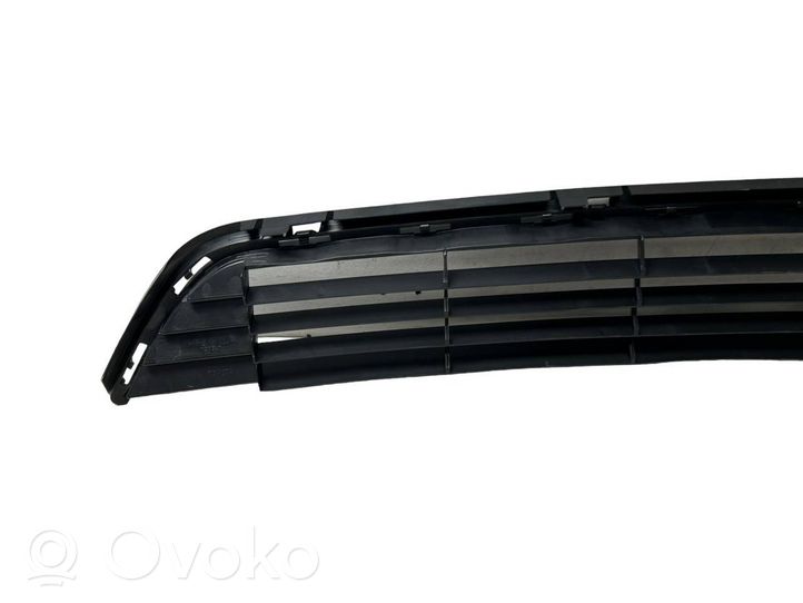 Toyota Avensis T270 Front bumper lower grill 5311205100