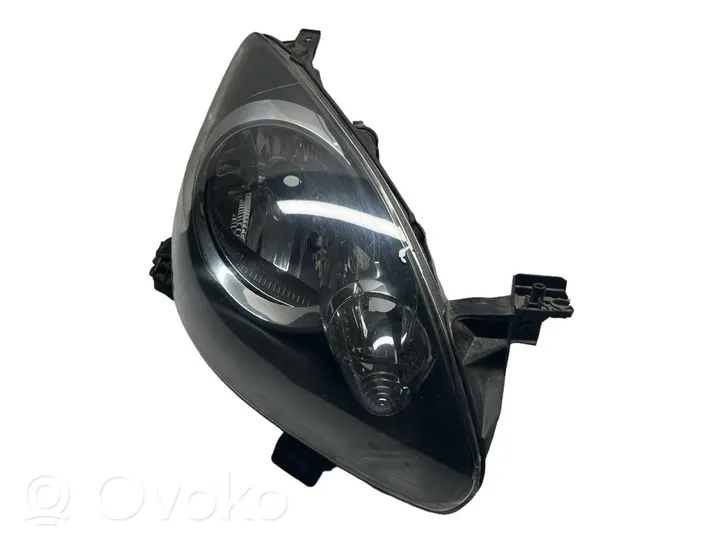 Toyota Aygo AB10 Lampa przednia 811100H010