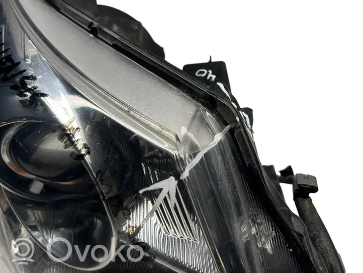 Toyota Avensis T270 Lampa przednia 8112605310