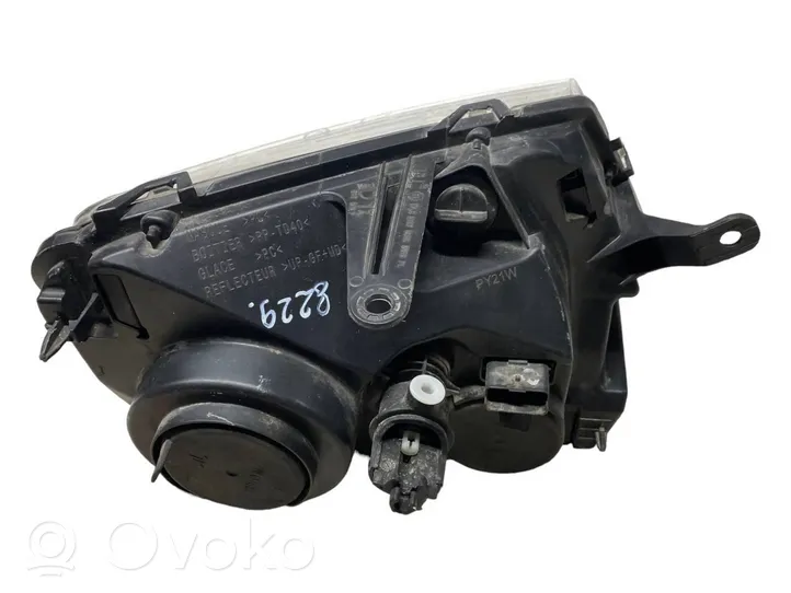 Dacia Duster Lampa przednia 260602589R