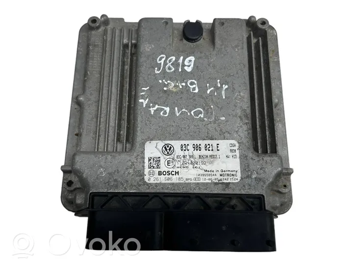 Volkswagen Touran II Calculateur moteur ECU 03C906021E