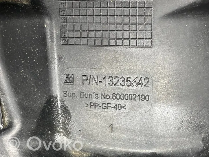 Opel Corsa D Dangtis akumuliatoriaus dėžės 13235642