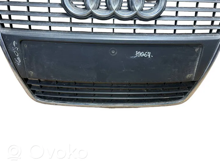 Audi A6 S6 C6 4F Rejilla superior del radiador del parachoques delantero 4F0853651S