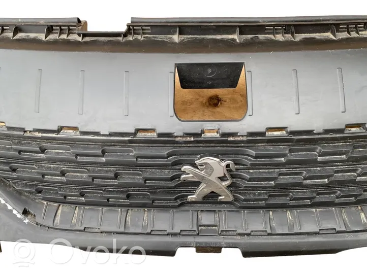 Peugeot Rifter Maskownica / Grill / Atrapa górna chłodnicy 981688680