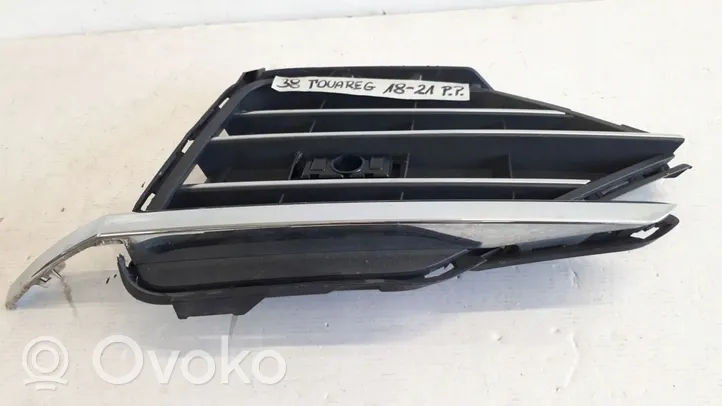 Volkswagen Touareg III Etupuskurin alempi jäähdytinsäleikkö 760853666C