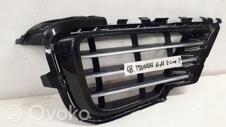 Volkswagen Touareg II Grille antibrouillard avant 7P6853666