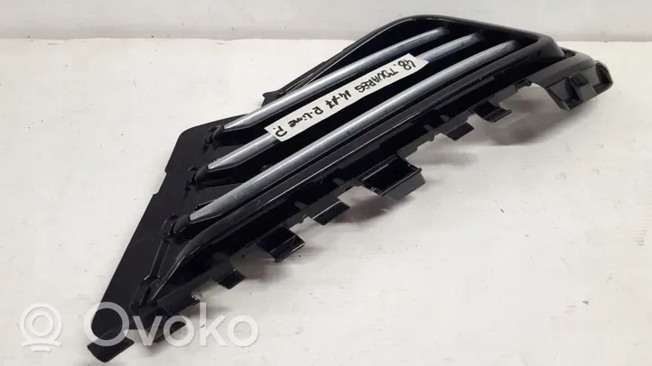 Volkswagen Touareg II Grille antibrouillard avant 7P6853666