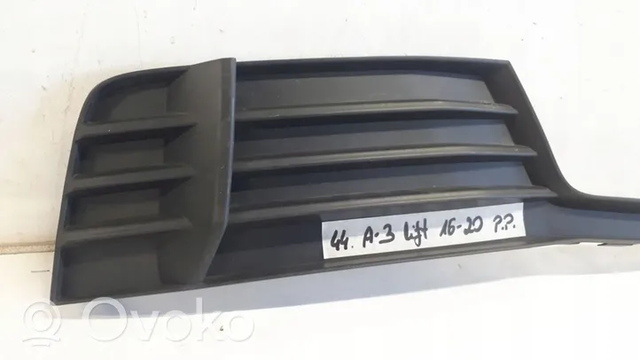 Audi A3 S3 8V Kratka dolna zderzaka przedniego 8V3807682M