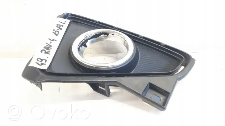 Toyota RAV 4 (XA40) Front fog light trim/grill 5204042050