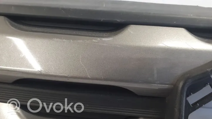 Suzuki Vitara (LY) Maskownica / Grill / Atrapa górna chłodnicy 7211160R0